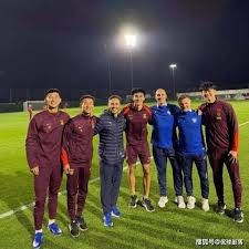 明星恋爱手游《一直奔向月》今日全平台公测