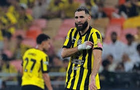 哈登：现如今每个人都在用后撤步，这绝对是我引以为傲的一点