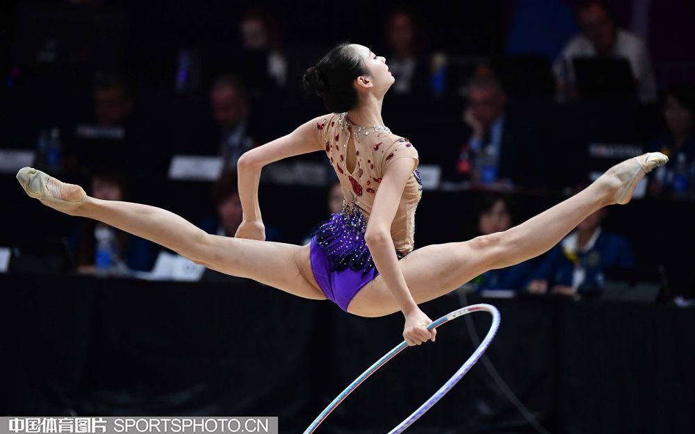 勇士三叉戟74分复仇：库里31+7+7连中关键球，送字母哥进空砍群