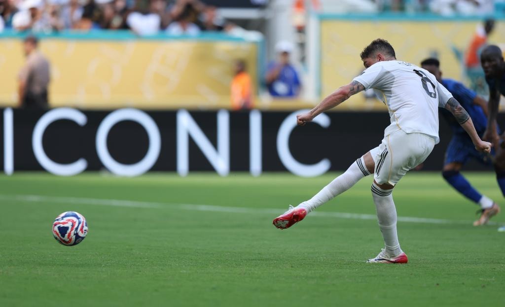 今天体能考验很大！杨瀚森次节被换下脸露疲倦