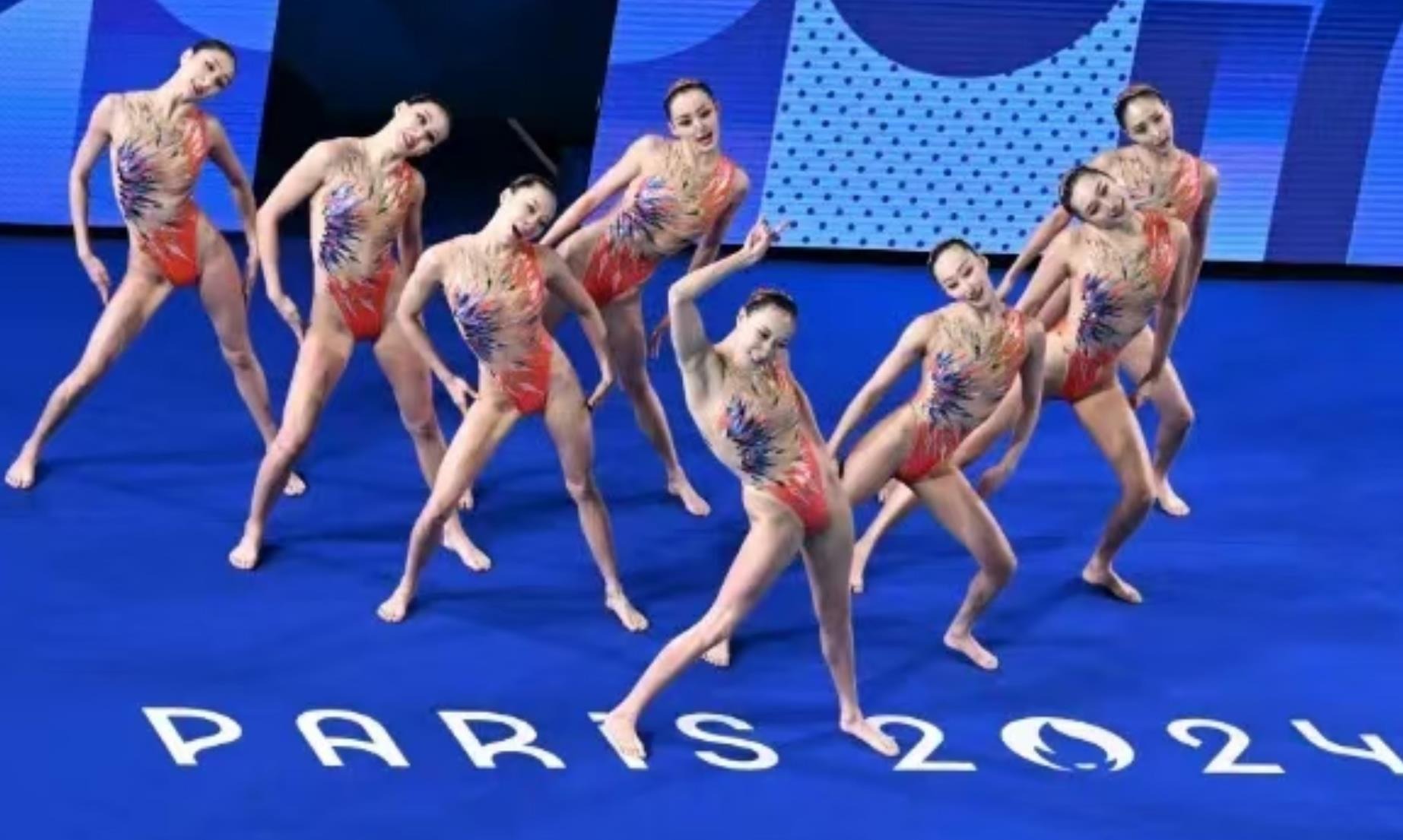 “都在往后跑，就我一个人往前顶”，选手赛后怒斥队友打得太怂